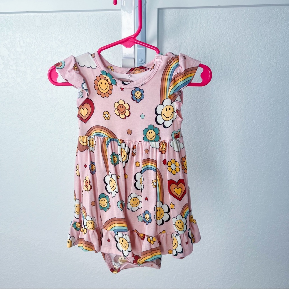 Posh Peanut Groovy
Rainbow Bodysuit Twirl
Dress- 12-18M